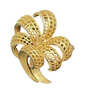 Vintage 60s Trifari Brooch 1.5" Gold Tone Open Work Latticework Crosshatched